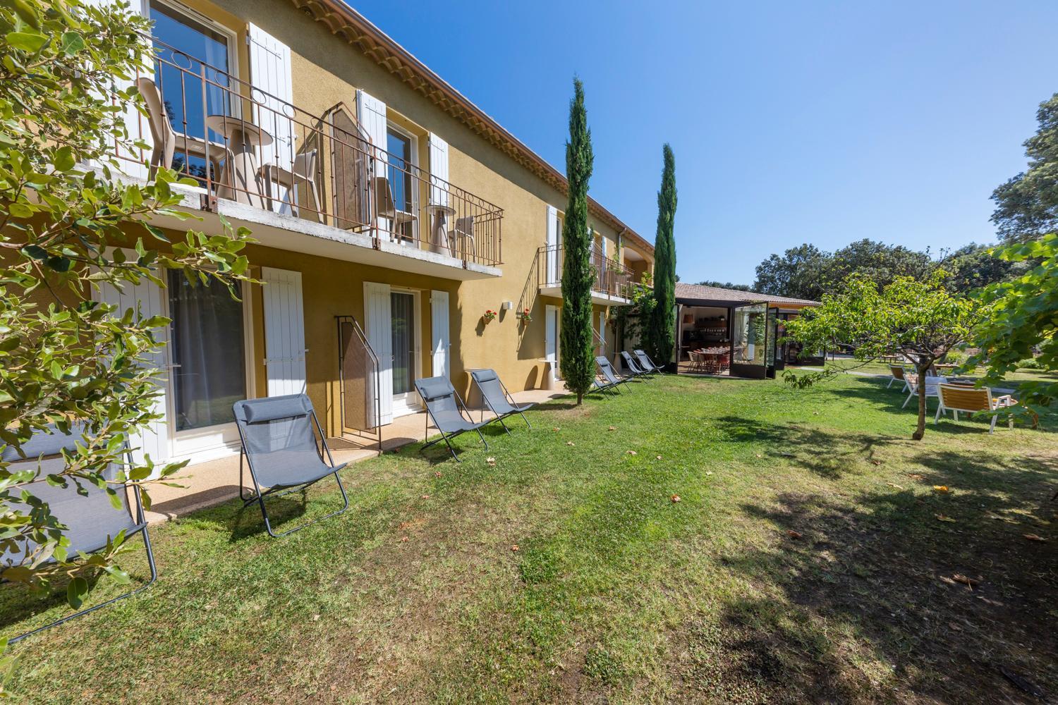 Logis La Bastide De Grignan Hotel & Restaurant "La Chenaie" Exterior photo