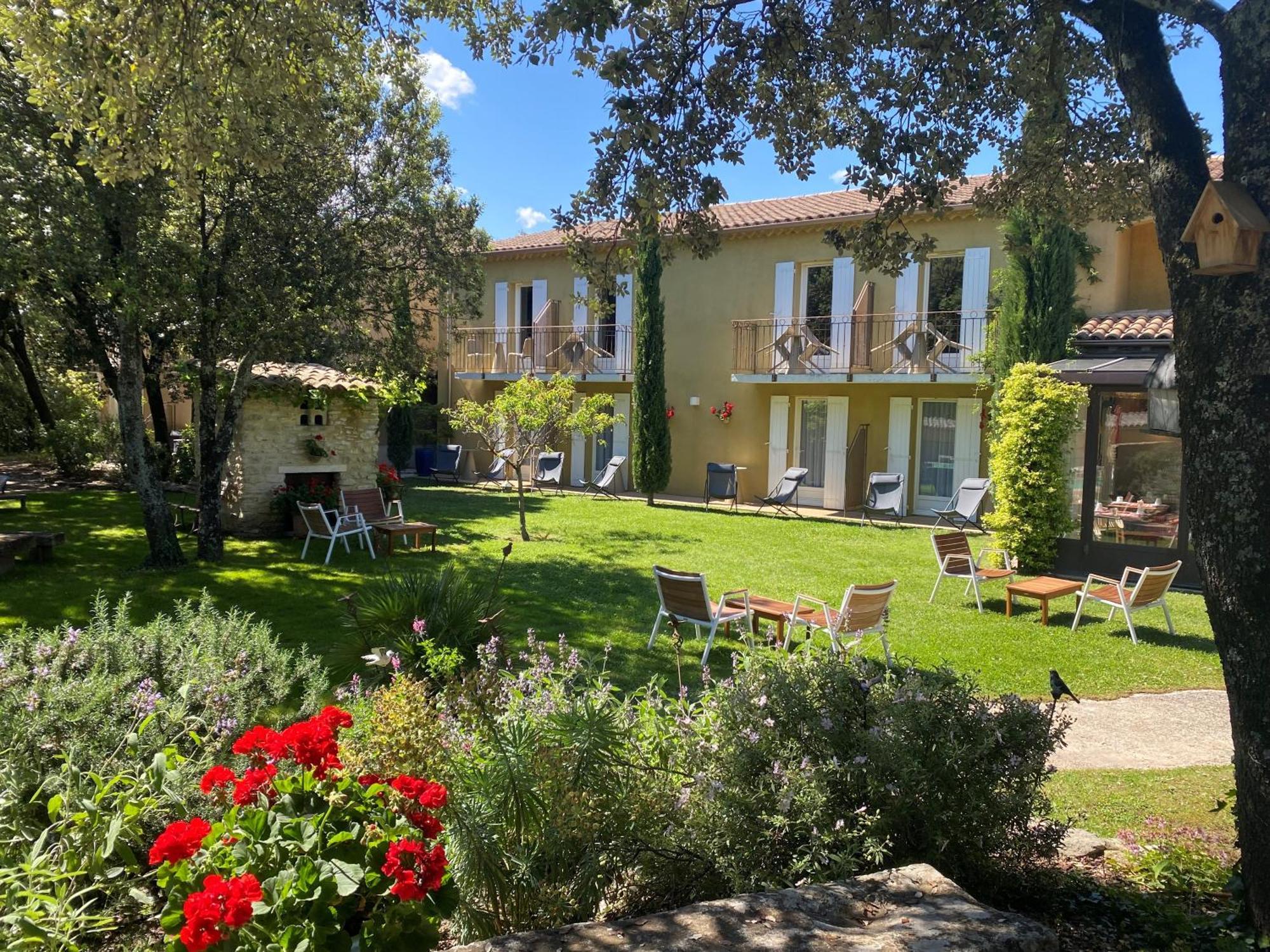 Logis La Bastide De Grignan Hotel & Restaurant "La Chenaie" Exterior photo